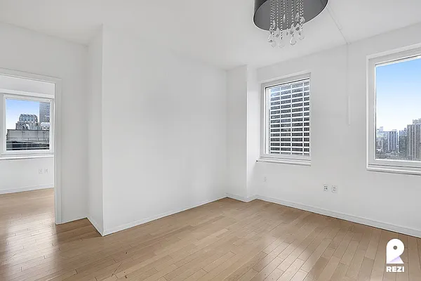 Rented by REZI | media 19