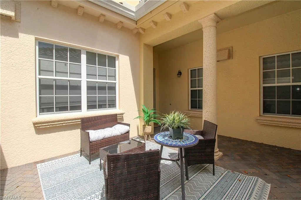 3 bed, 3.0 bath, 2237 sqft, $6,999 — Photo 3