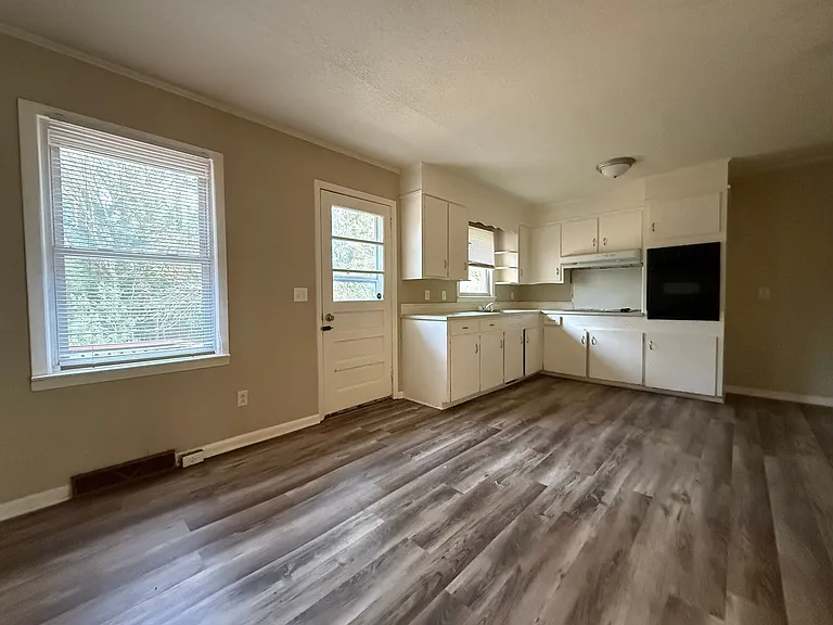 406 N Rutherford St — Photo 3