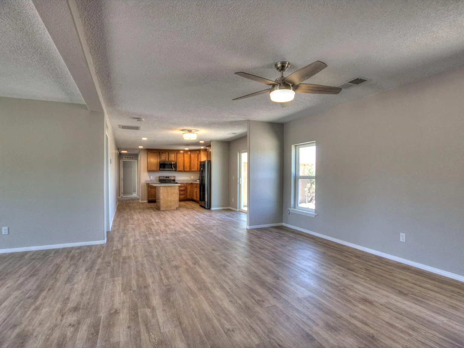 5 bed, 2013 sqft, $2,600 — Photo 3