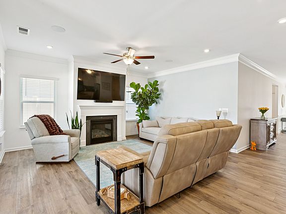5th image of 121 Gatwick Dr
