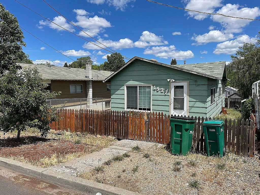 1327 Lakeview Ave photo 1