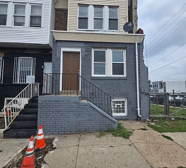 203 W Wyoming Ave — Photo 1