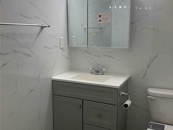 5th image of 7522 Parsons Blvd #2
