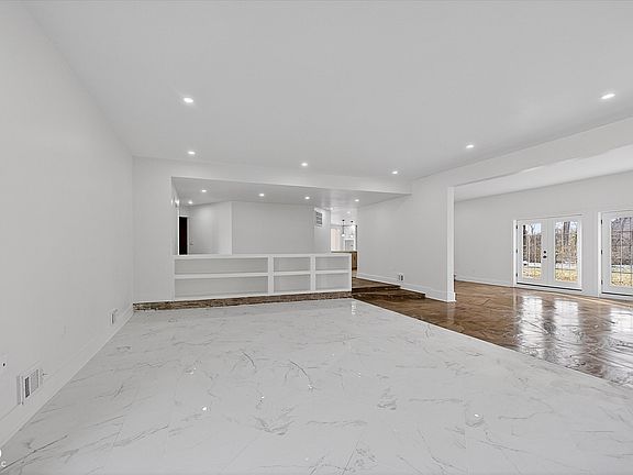 5th image of 5408 Singleton St