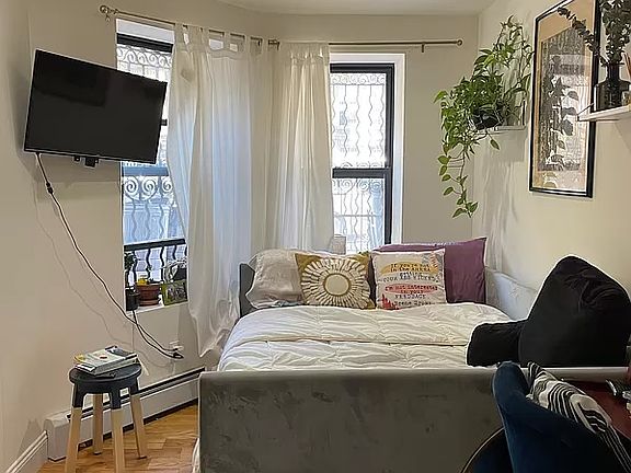 3rd image of 336 Jefferson Ave #1