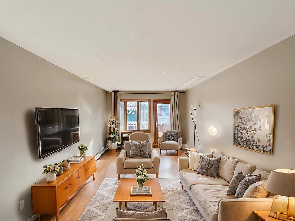LIVING ROOM (STAGED)