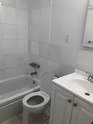 4th image of 102 E 31st St APT 3B