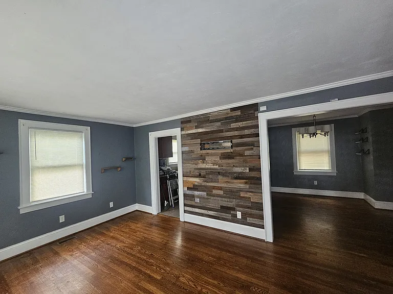 2615 Somme Ave — Photo 7