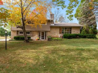 8585 N Manor Ln, Fox Pt, WI 53217