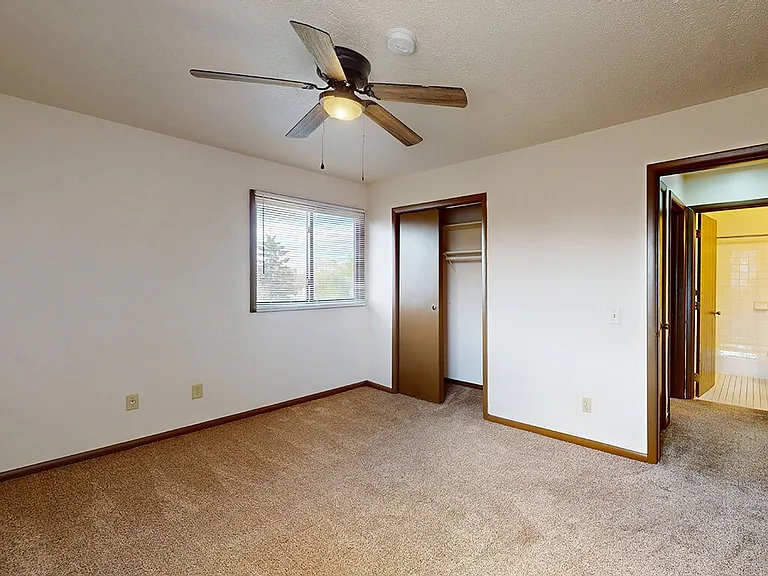 Sterling Square Apartments — Photo 11