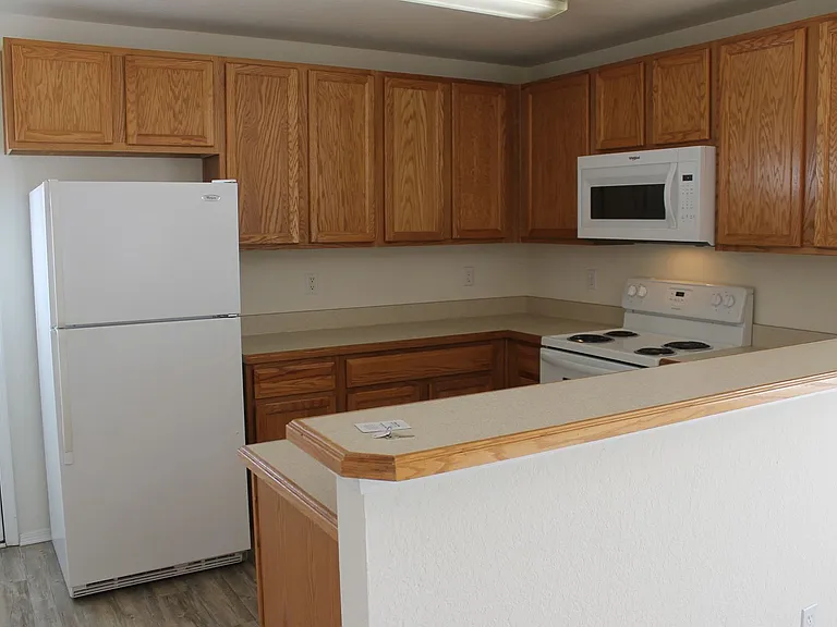 423 Lake Park Way — Photo 9