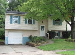 876 Sunnywood Ln, Ravenna, OH 44266