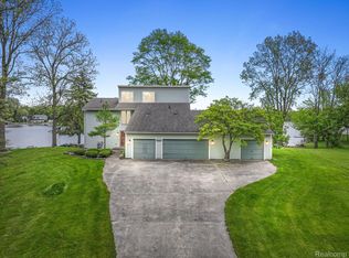 4161 Southwoods Dr, Howell, MI