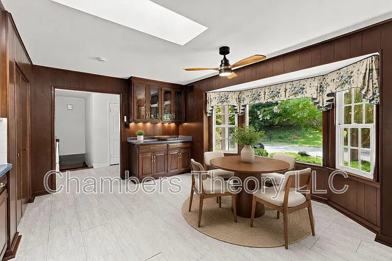 4 bed, 3.0 bath, 3735 sqft, $4,495 — Photo 4