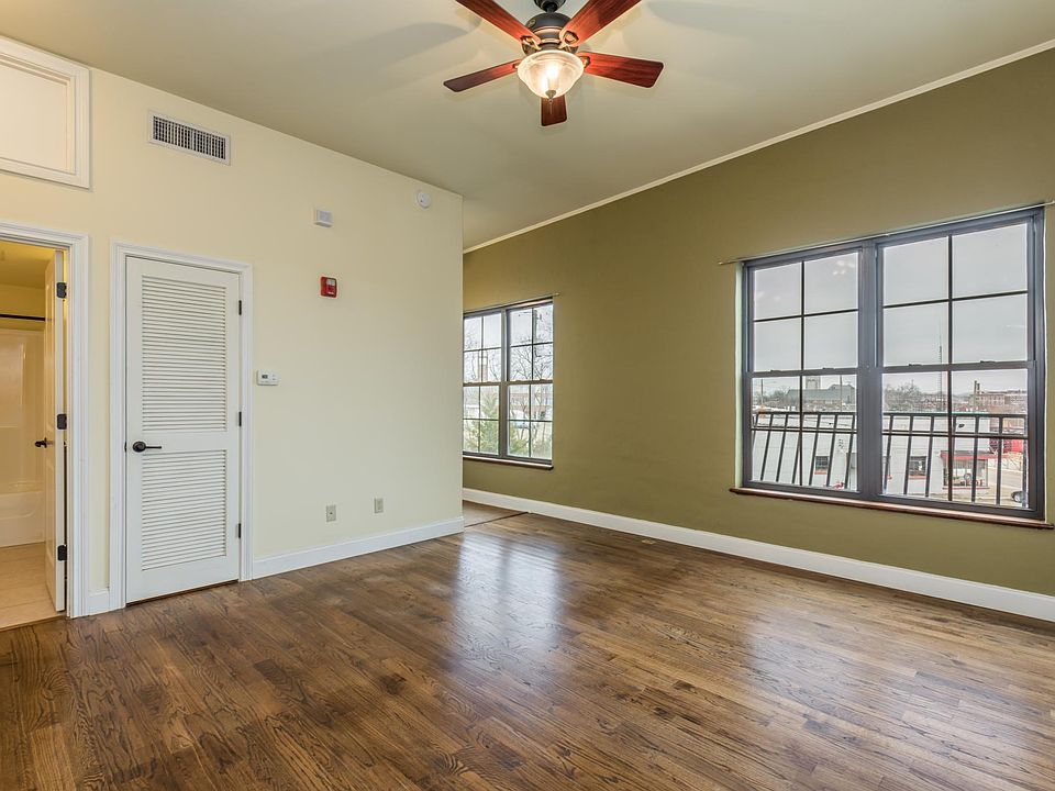 1st image of 912 N Central St #203