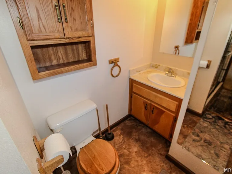 136 Mann Dr — Photo 16