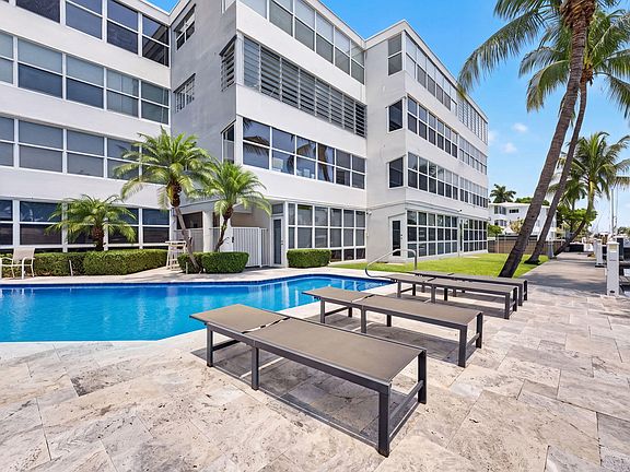 3rd image of 40 Isle Of Venice Drive #3