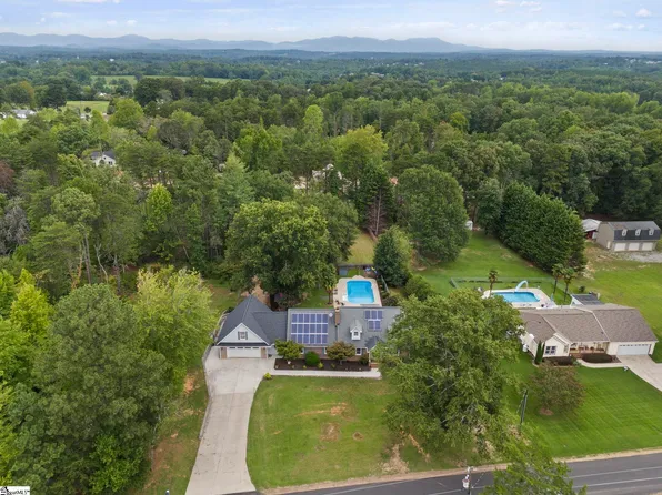 15 Morningdale Dr, Travelers Rest, SC 29690