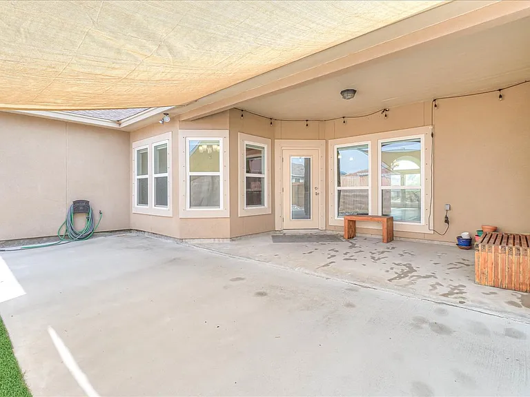 15501 Escapade St — Photo 37