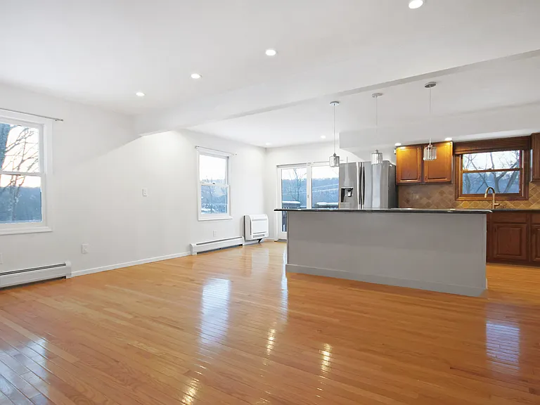519 E Shore Trl — Photo 10