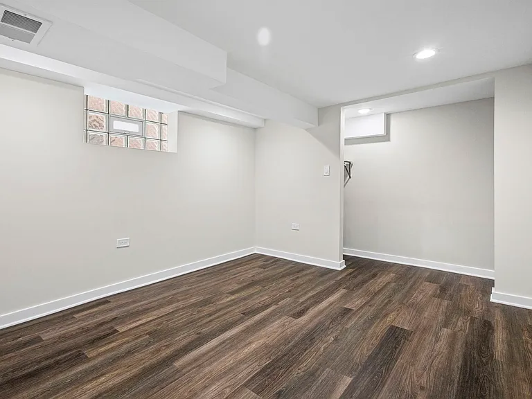 1723 W 75th Pl — Photo 18