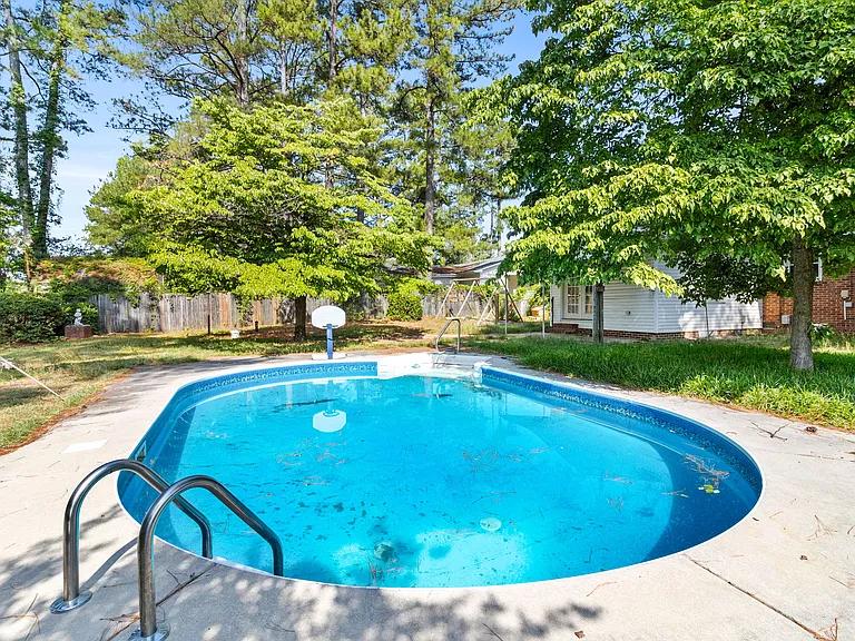 2815 Skycrest Dr — Photo 16