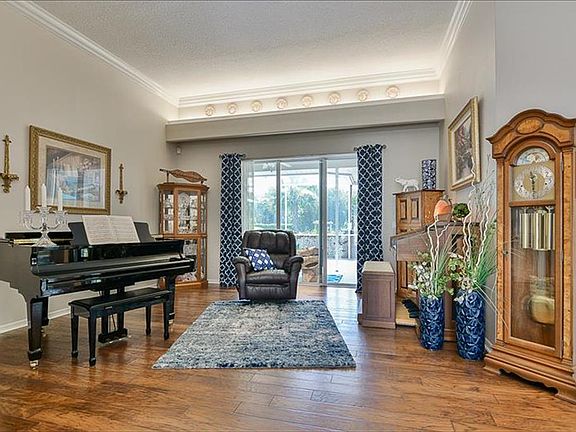 5th image of 2912 Forest Club Dr