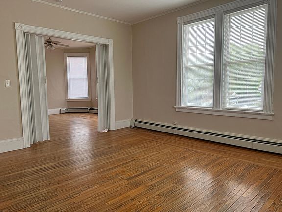 4th image of 163 Greenwood St Floor 2
