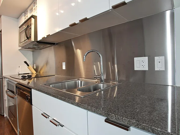 233 Robson St #306 — Photo 9