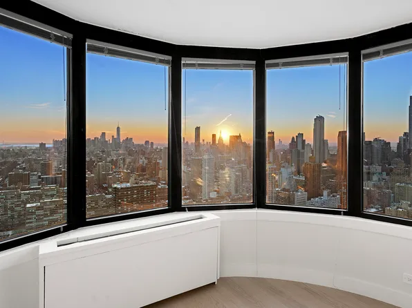 330 East 38th Street image 2 of 5