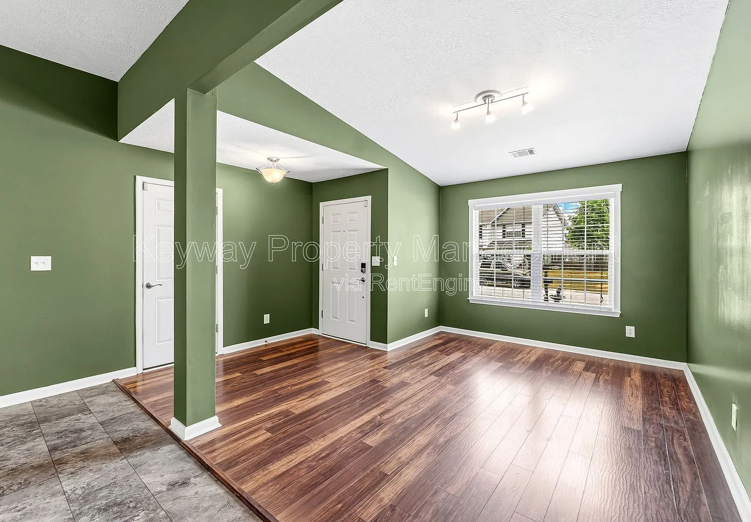 3 bed, 2.0 bath, 1550 sqft, $1,985 — Photo 2