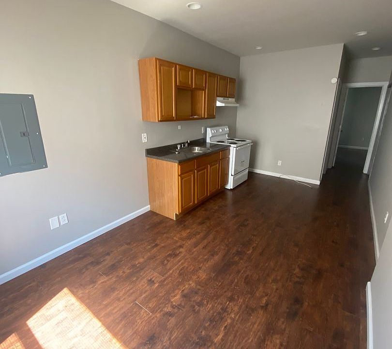 1st image of 3464 Joyce St #1