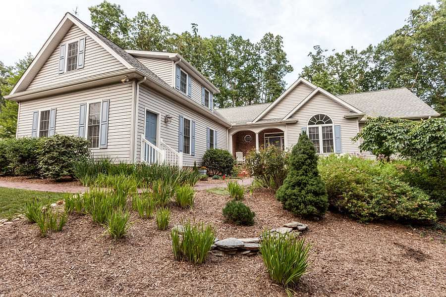 1st image of 384 Richardson Dr