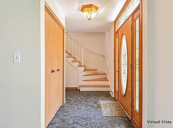 3rd image of 21W740 Dorchester Ct