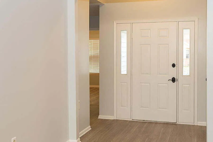 3 bed, 2.0 bath, 1276 sqft, $2,100 — Photo 2