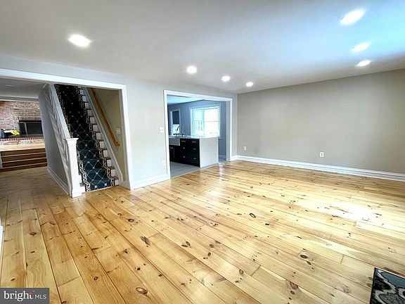 5th image of 168 Oaklyn Ter