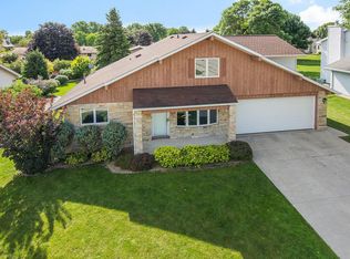 5049 Brookfield Cir, Manitowoc, WI 54220