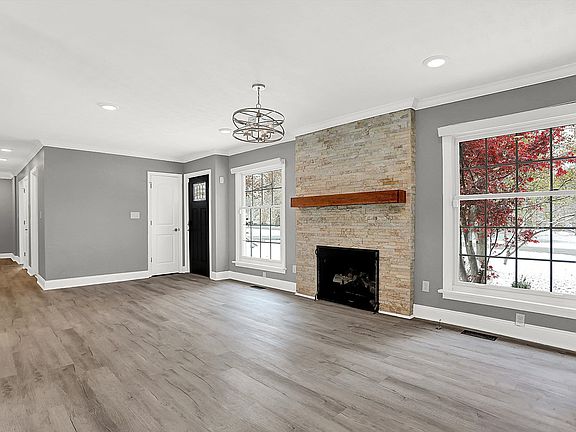 5th image of 607 W 77th Street South Dr