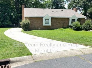 8623 Crows Nest Ln, Charlotte, NC 28226