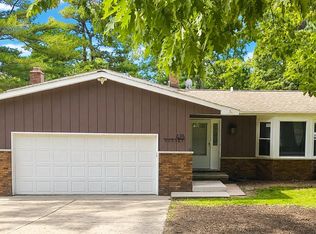 423 Sunset St, White Lake, MI 48383