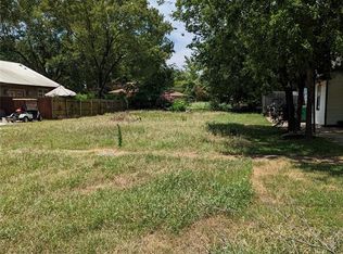 305 S Main St, Aubrey, TX 76227