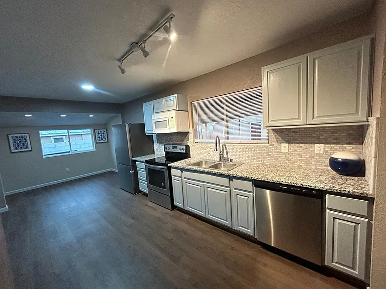 2121 Coal Ave SE #A — Photo 7