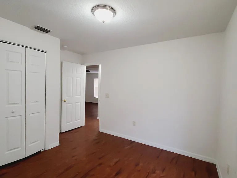 702 E Madison St — Photo 8