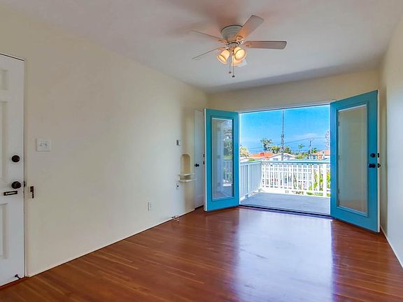 3rd image of 4621 Santa Monica Ave