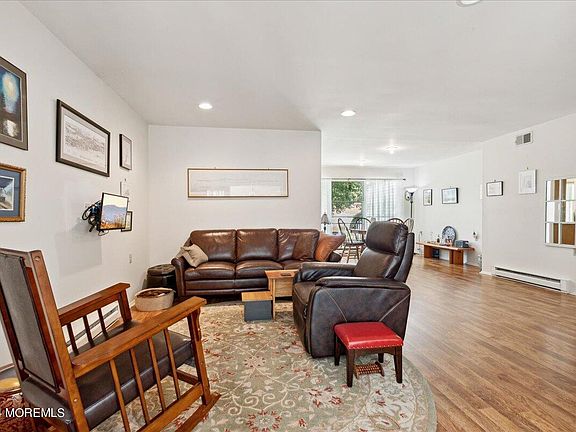 5th image of 946 Liverpool Circle #A