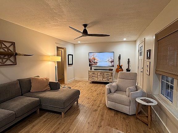 4th image of 169 Dixie St