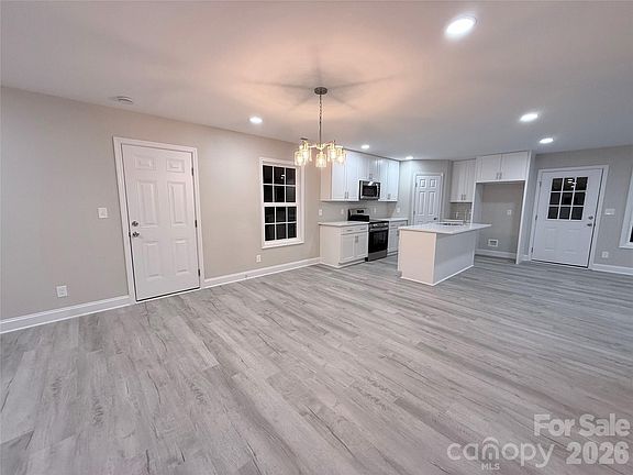 5th image of 124 Peace Ln