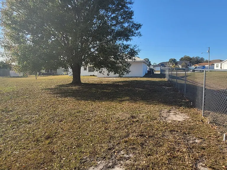 324 Clearwater Ln — Photo 13