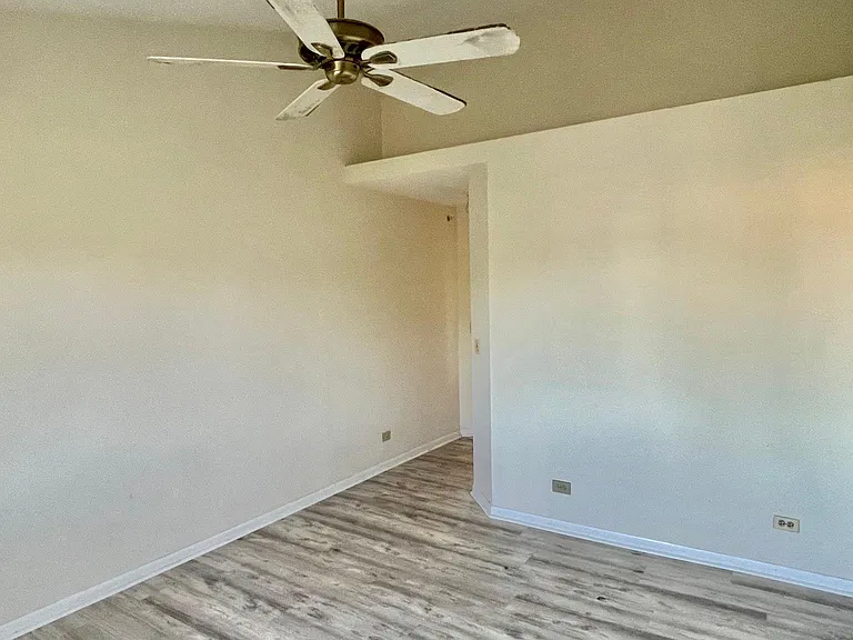 823 Addison Ave — Photo 12